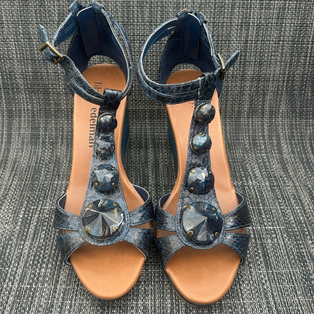 🍍 Libby Edelman BANI Blue Parrot Snake Leather Buckled Zip Sandals 7.5M🍍3”